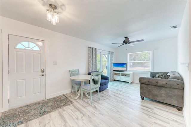 901 OAK STREET SW, Ruskin, FL 33570