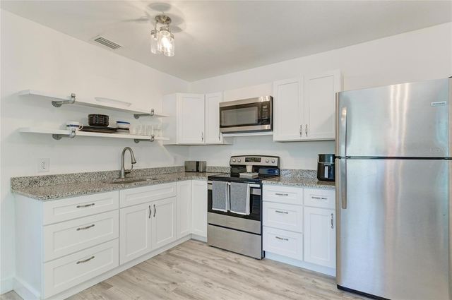 901 OAK STREET SW, Ruskin, FL 33570