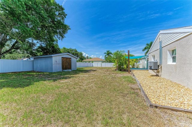 901 OAK STREET SW, Ruskin, FL 33570