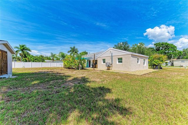 901 OAK STREET SW, Ruskin, FL 33570