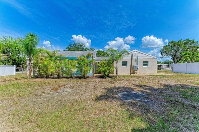 901 OAK STREET SW, Ruskin, FL 33570