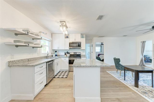 901 OAK STREET SW, Ruskin, FL 33570