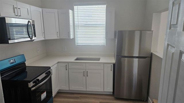 2524 W CHESTNUT STREET, Tampa, FL 33607