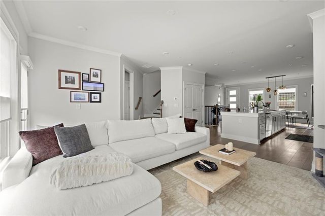 1012 Burnside NW Lane, Atlanta, GA 30318