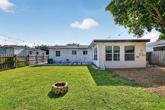 1426 N K Street, Lake Worth, FL 33460