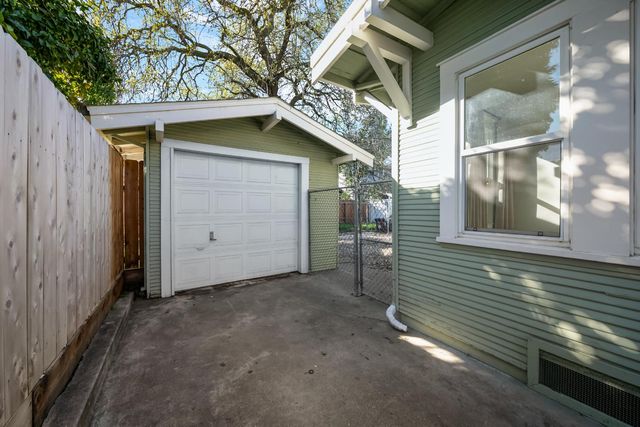 836 W Park, Stockton, CA 95203