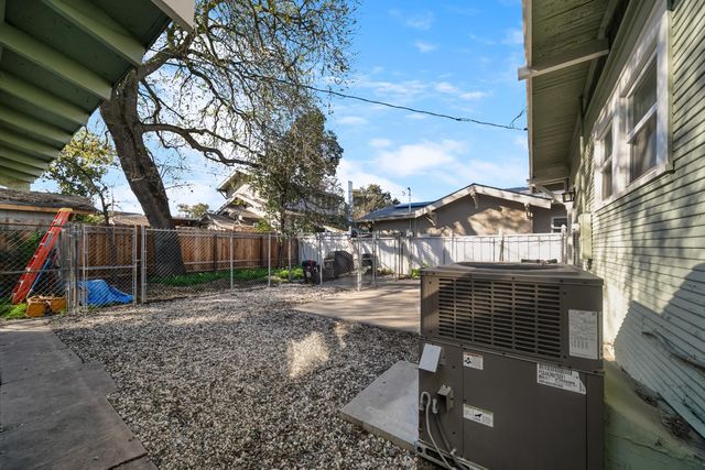 836 W Park, Stockton, CA 95203