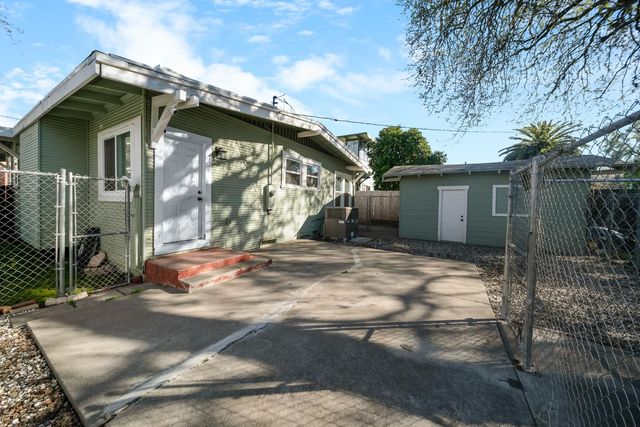 836 W Park, Stockton, CA 95203