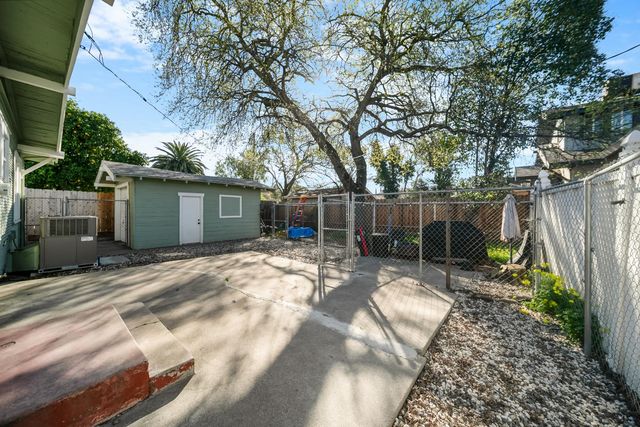 836 W Park, Stockton, CA 95203