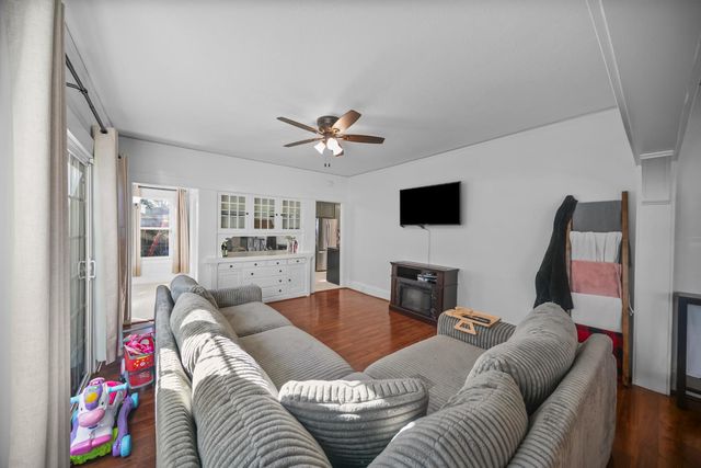 836 W Park, Stockton, CA 95203