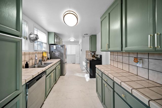 836 W Park, Stockton, CA 95203