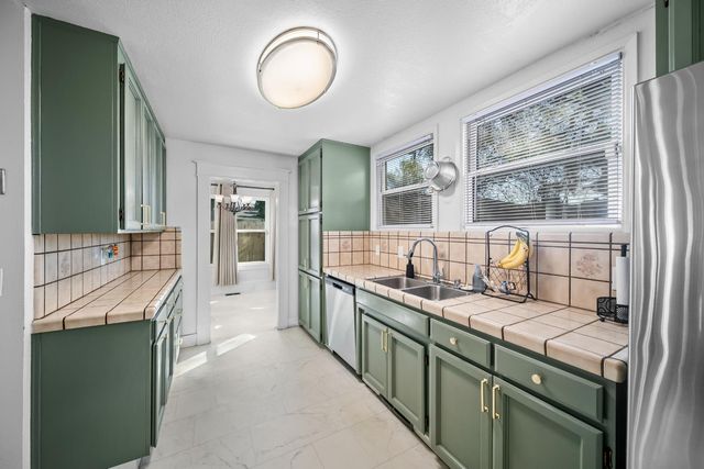 836 W Park, Stockton, CA 95203