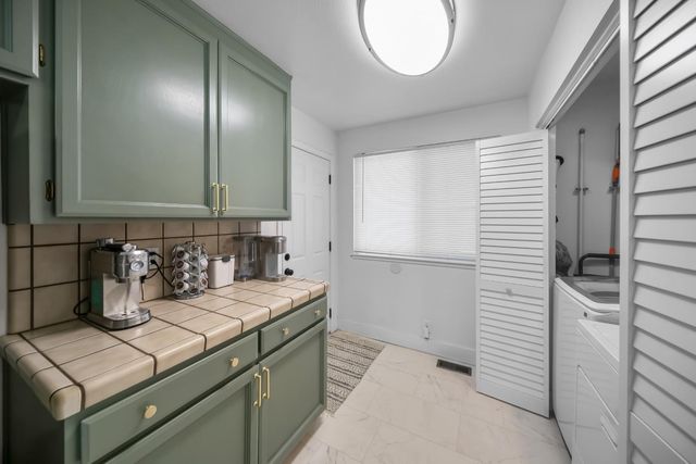 836 W Park, Stockton, CA 95203