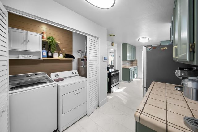 836 W Park, Stockton, CA 95203