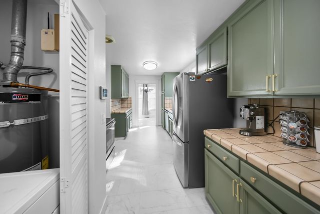 836 W Park, Stockton, CA 95203