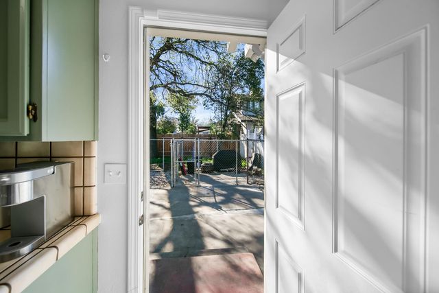 836 W Park, Stockton, CA 95203