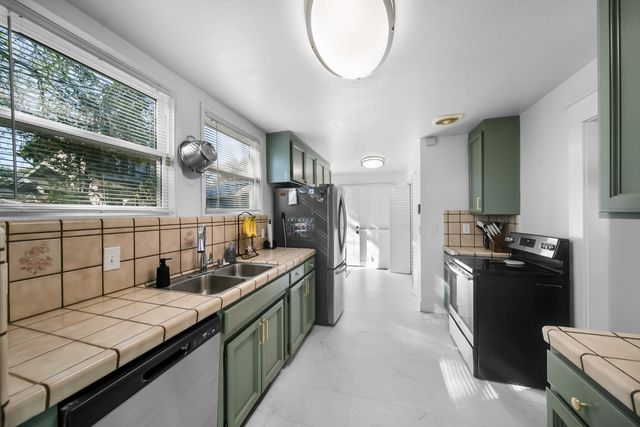 836 W Park, Stockton, CA 95203