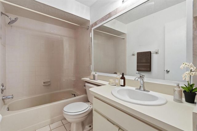 16143 RAMBLING VINE DRIVE E, Tampa, FL 33624