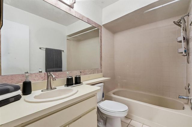 16143 RAMBLING VINE DRIVE E, Tampa, FL 33624