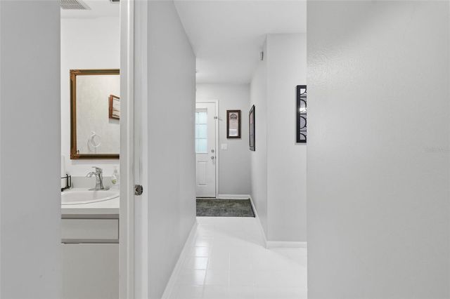 16143 RAMBLING VINE DRIVE E, Tampa, FL 33624