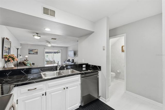 16143 RAMBLING VINE DRIVE E, Tampa, FL 33624