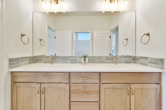 826 N Speyside Cir, Andover, KS 67002