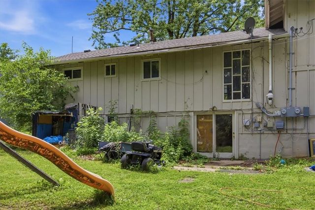 7775 England Street, Overland Park, KS 66214