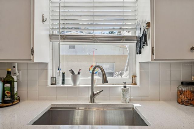 5300 6TH STREET S, St Petersburg, FL 33705