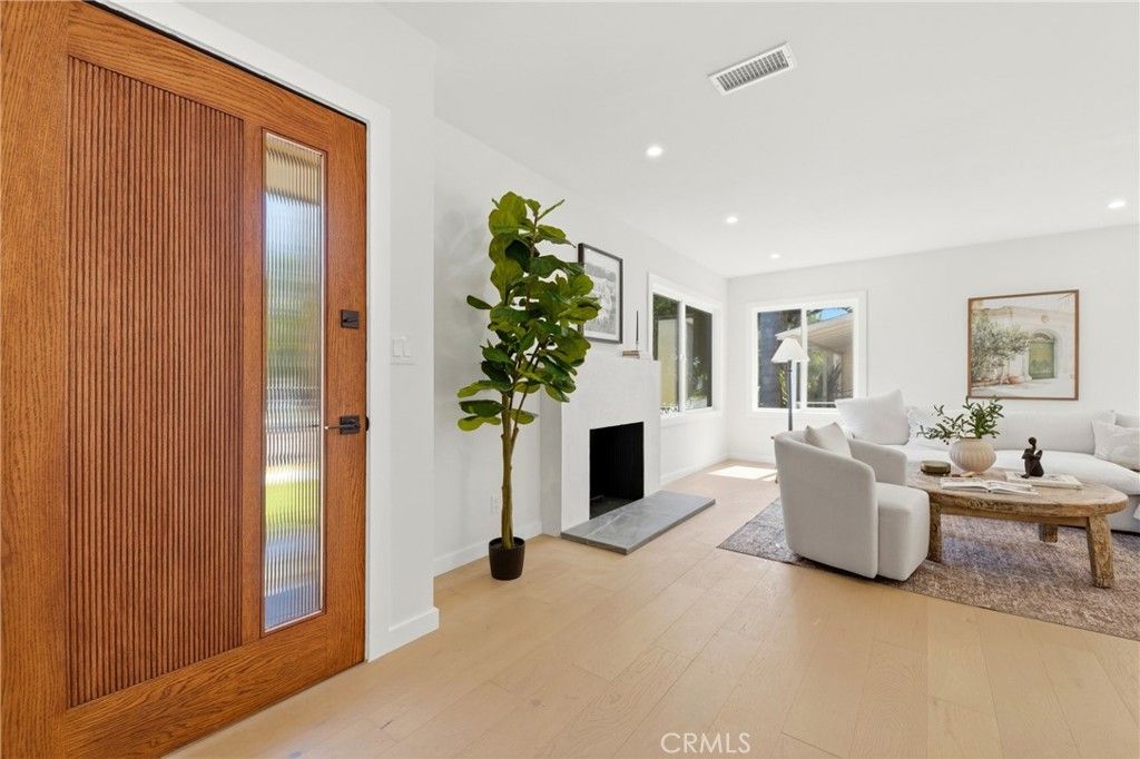 2563 S Bentley, Los Angeles, CA 90064 — photo 2