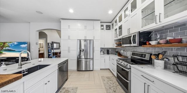 6191 Ashwood LN, Naples, FL 34110