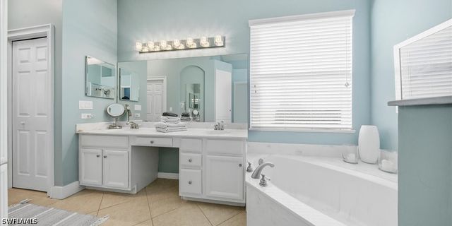 6191 Ashwood LN, Naples, FL 34110