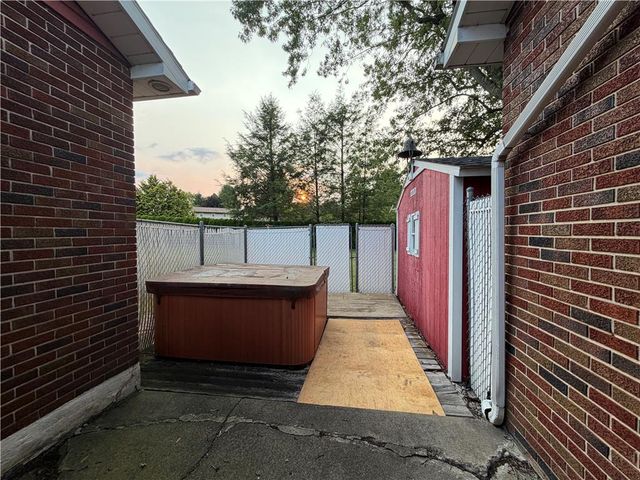 2662 Community Drive, Moore Twp, PA 18014