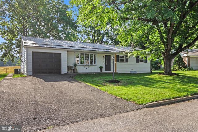 222 ROBIN RD, Hershey, PA 17033