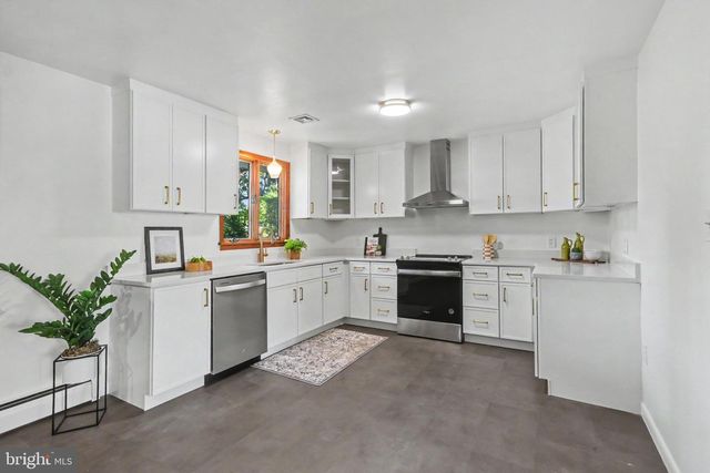 222 ROBIN RD, Hershey, PA 17033