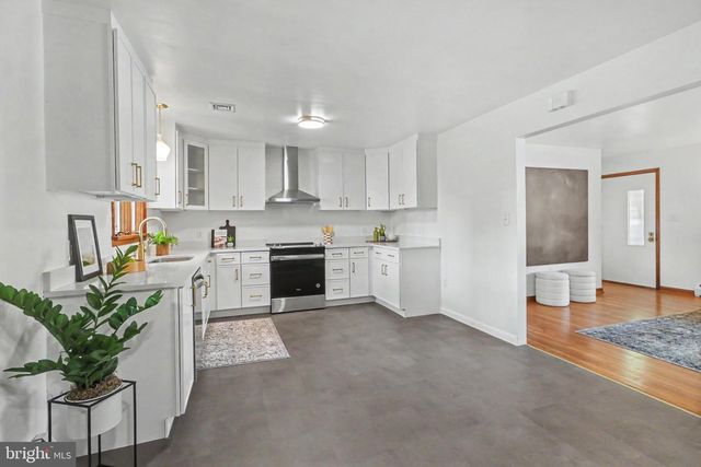 222 ROBIN RD, Hershey, PA 17033