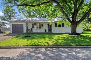 222 ROBIN RD, Hershey, PA 17033