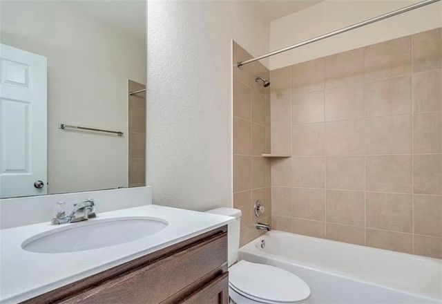 104 Beech Creek LN, Leander, TX 78641