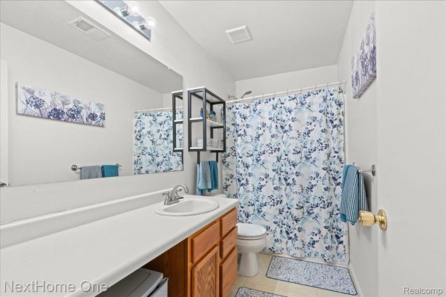 8564 Fox River Drive, Fowlerville Village, MI 48836