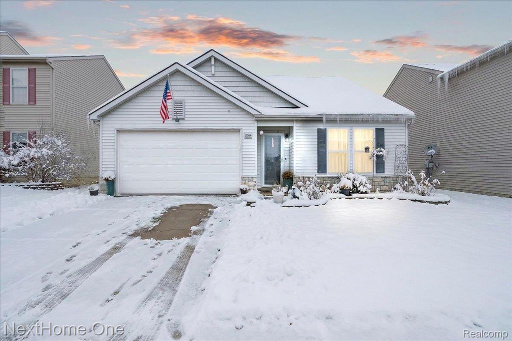 8564 Fox River Drive, Fowlerville Village, MI 48836