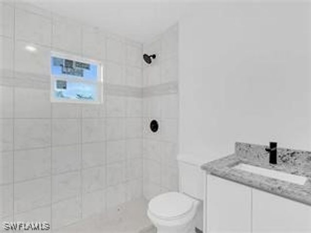 4330 Gulfstream DR, Naples, FL 34112