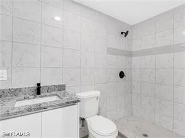 4330 Gulfstream DR, Naples, FL 34112