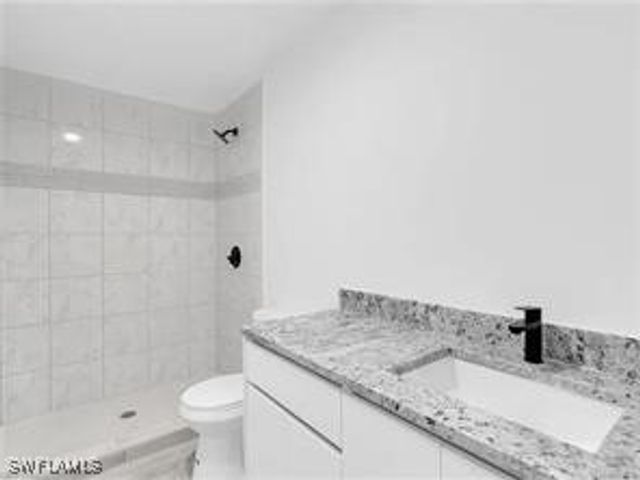 4330 Gulfstream DR, Naples, FL 34112
