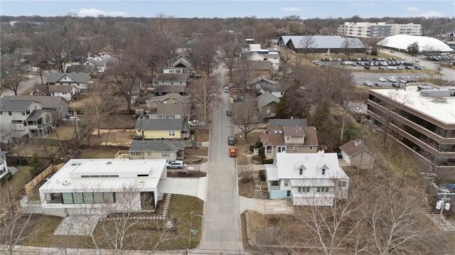 1902 W 47th Terrace, Westwood, KS 66205