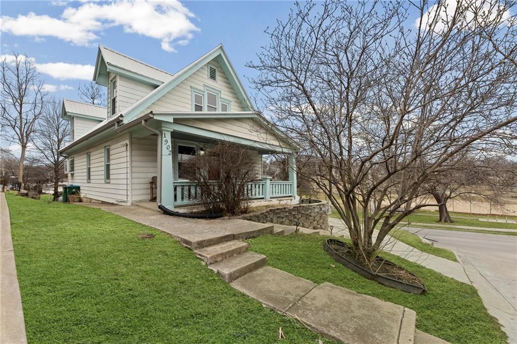 1902 W 47th Terrace, Westwood, KS 66205