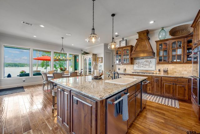 122 Angelina Dr, Chandler, TX 75758
