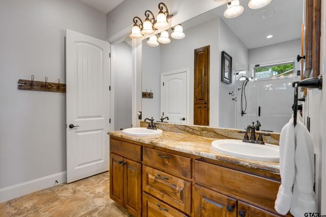 122 Angelina Dr, Chandler, TX 75758