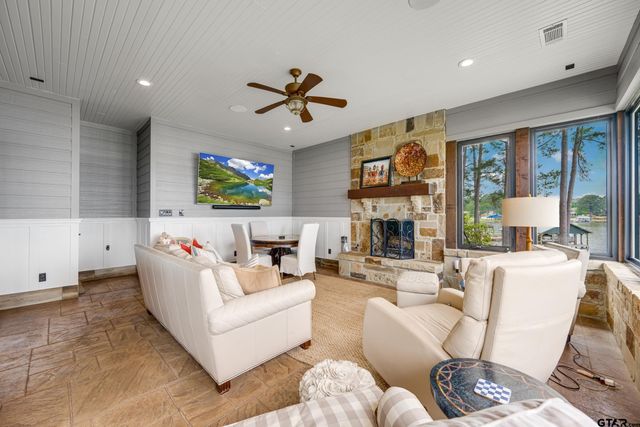 122 Angelina Dr, Chandler, TX 75758