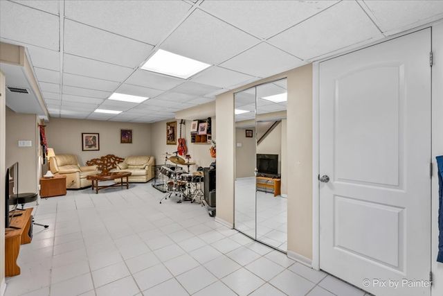 4N260 Walter Road, Addison, IL 60101