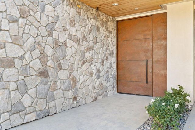 3 Shakespeare Court, Rancho Mirage, CA 92270