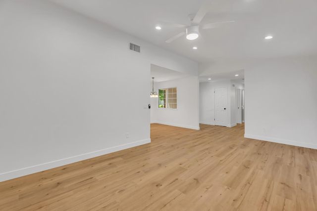 7313 Sunsilver Ln, Sacramento, CA 95828
